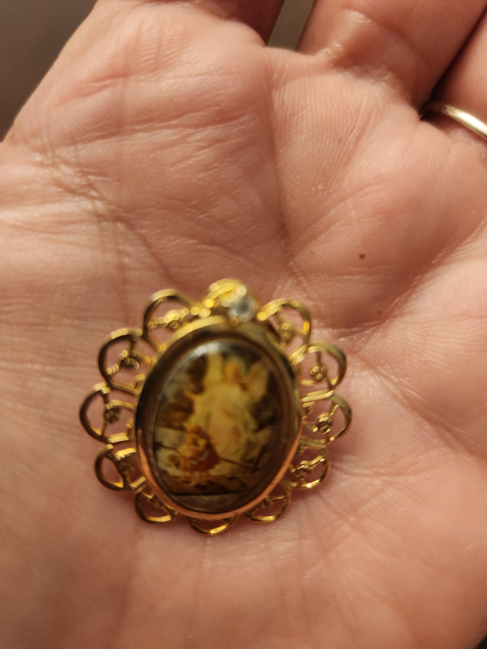 Source Unknown Gold-Tone Angel Cameo Brooch - Gold